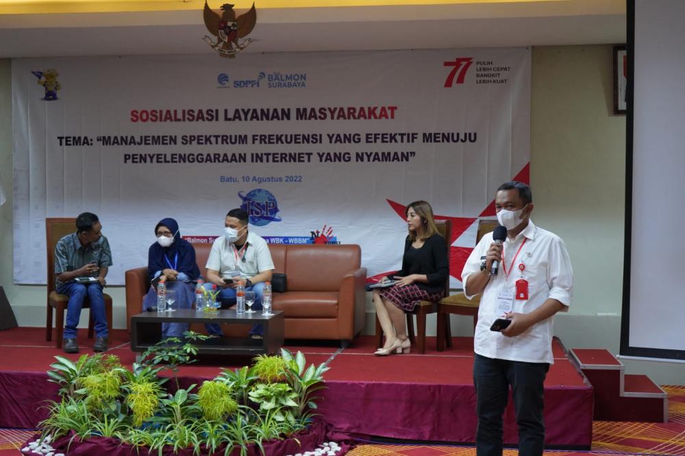 Para pembicara dalam Sosialisasi Manajemen Spektrum Frekuensi Radio yang dilaksanakan oleh Balmon Surabaya, Rabu (10/08/2022).