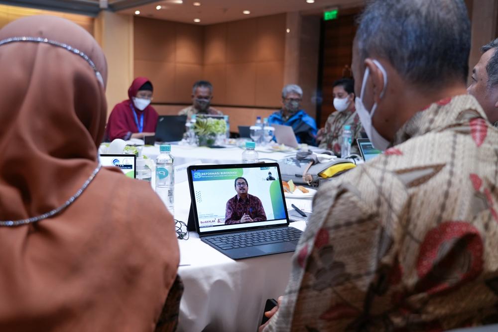 Dirjen SDPPI memberi arahan kepada sivitas Ditjen SDPPI dalam kegiatan Evaluasi RB dengan Kementerian PANRB, Rabu (21/09/2022).