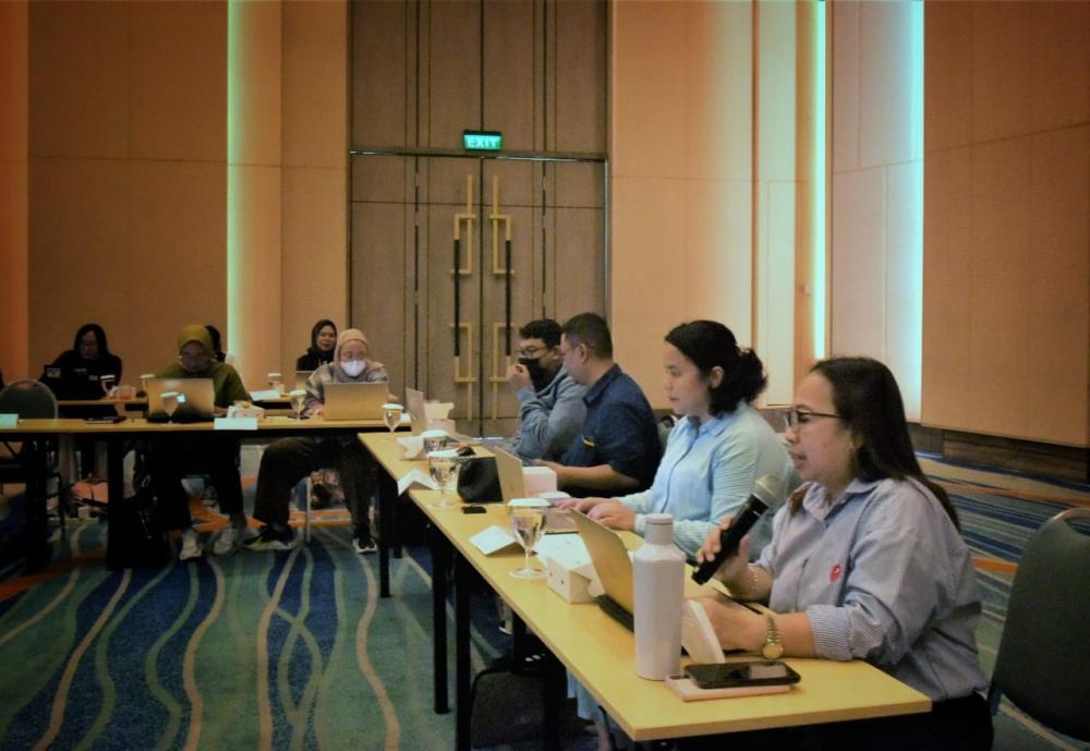Elist Sasi Analis pengelolaan keuangan APBN ahli muda menyampaikan arahan pada kegiatan Sosialisasi Tata Cara Pembayaran dalam rangka Pelaksanaan APBN pada Kantor Pusat Ditjen SDPPI, Kamis (02/02/2023).