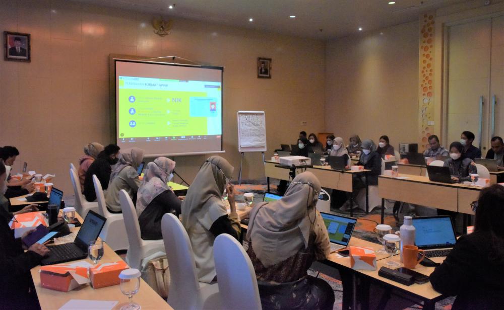 Peserta sosialisasi perpajakan Ditjen SDPPI sedang menyimak paparan Penyuluh Pajak Ahli Madya Ditjen Pajak (DJP) Eko Ariyanto Kementerian Keuangan, Kamis (09/02/2023).