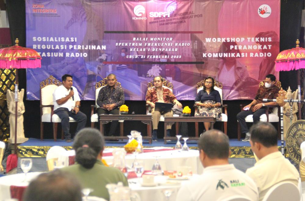 Para narasumber dan moderator kegiatan sosialisasi ISR di Gianyar, Selasa (21/02/2023).