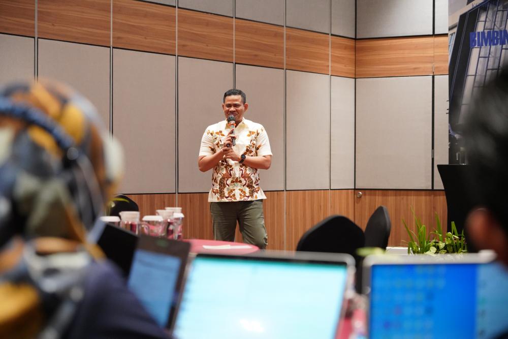 I Made Heriyana selaku UKPBJ Kota Denpasar sebagai narasumber dalam bimtek jasa konstruksi yang berlangsung di Yogyakarta, Selasa (01/03/2023).