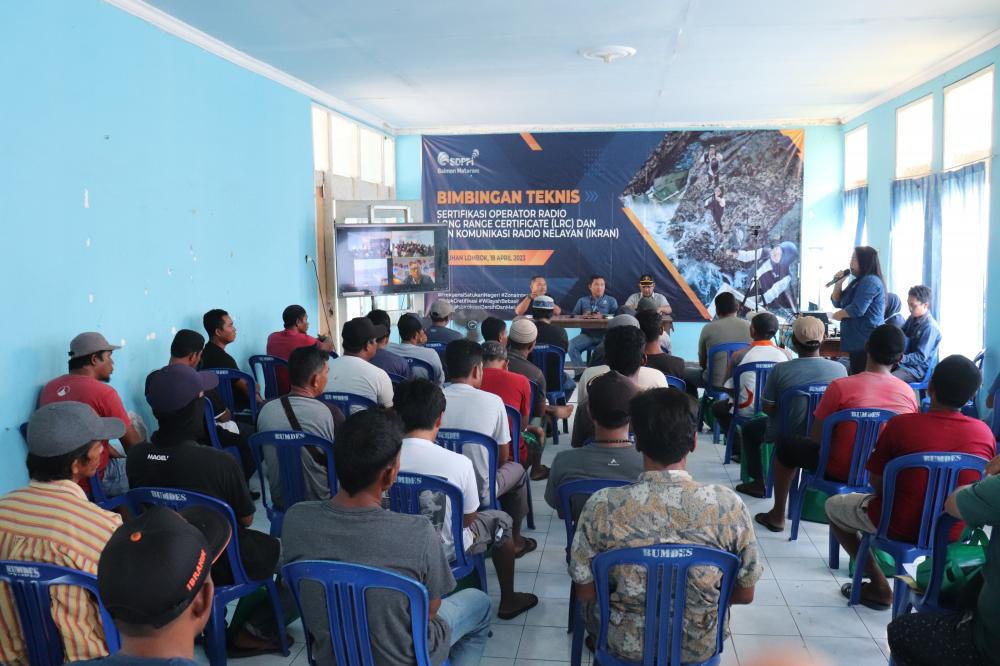 Kegiatan Bimbingan Teknis Sertifikasi Operator Radio (SOR) Long Range Certificate (LRC) untuk para Nelayan yang diselenggarakan di Pelabuhan Perikanan Labuhan Lombok Kabupaten Lombok Timur, Nusa Tenggara Barat,Selasa (18/04/2023).
