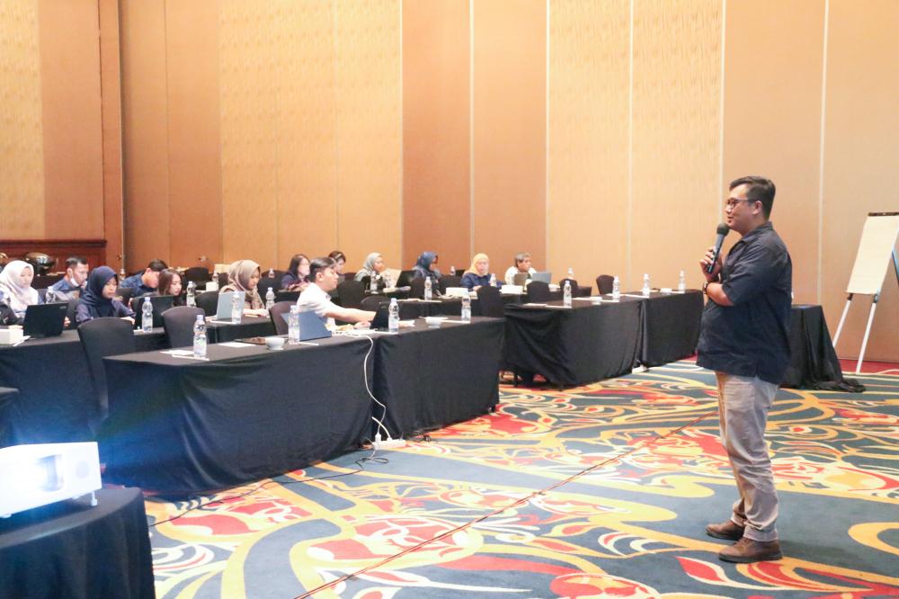 Narasumber, Dian Razak Bastian dari PT. Catur Daya Solusi memaparkan urgensi Sistem Manajemen Mutu ISO 9001:2015 pada Rabu (14/06/2023). 