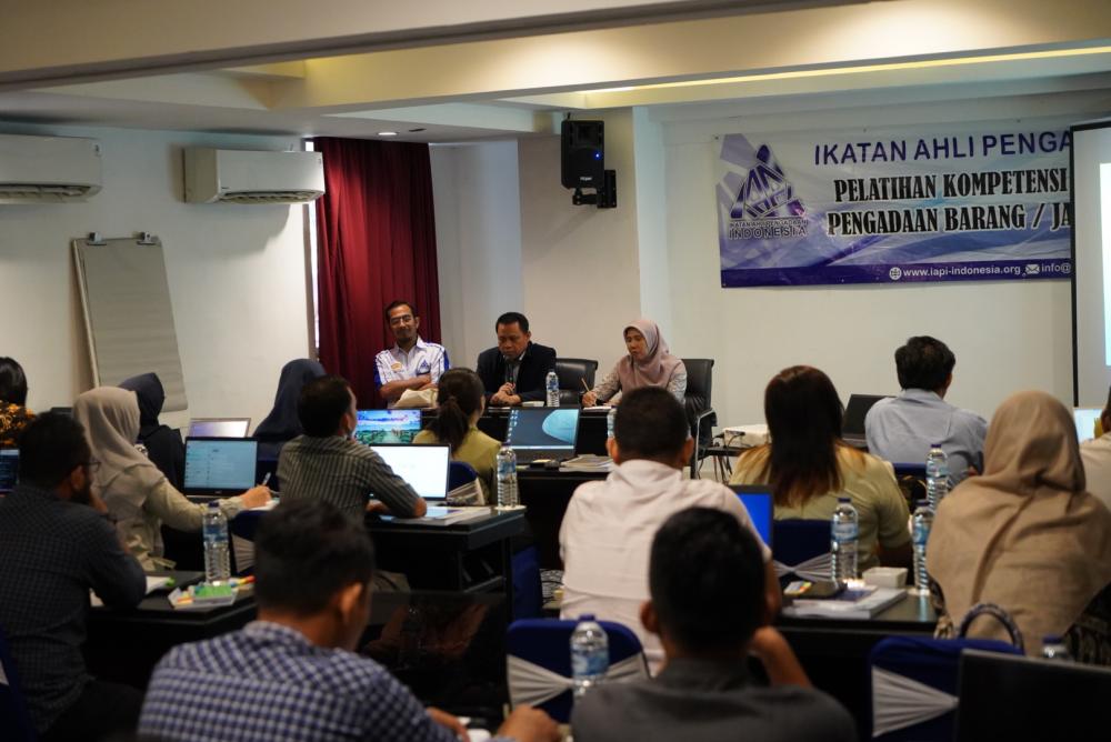 Narasumber pada pembukaan kegiatan pelatihan pengadaan barang dan jasa di Jakarta, Selasa (8/08/2023).
