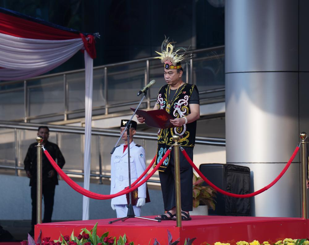 Menteri Kominfo Budi Arie Setiadi selaku Inspektur Upacara dalam Peringatan HUT RI ke-78 bertempat di halaman Gedung Kementerian Kominfo, Jakarta (17/08/2023).