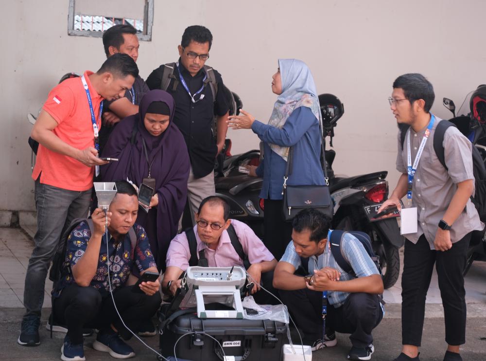 Para peserta pelatihan Teknologi Wireless dalam kegiatan observasi lapangan bertempat di STO Telkom Bogor, Selasa (24/10/2023).
