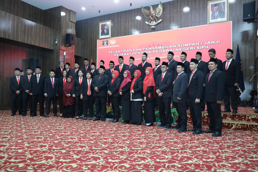 PPNS Ditjen SDPPI berpose bersama usai pelantikan di Kemenkumham, Jakarta (16/11/2023).