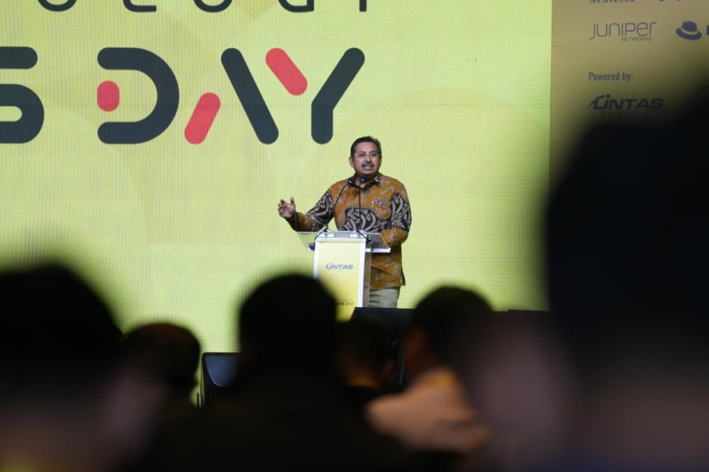 Dirjen SDPPI Ismail sebagai narasumber dalam kegiatan Smart Society 5.0 yang berlangsung di Jakarta, Kamis (23/11/2023).