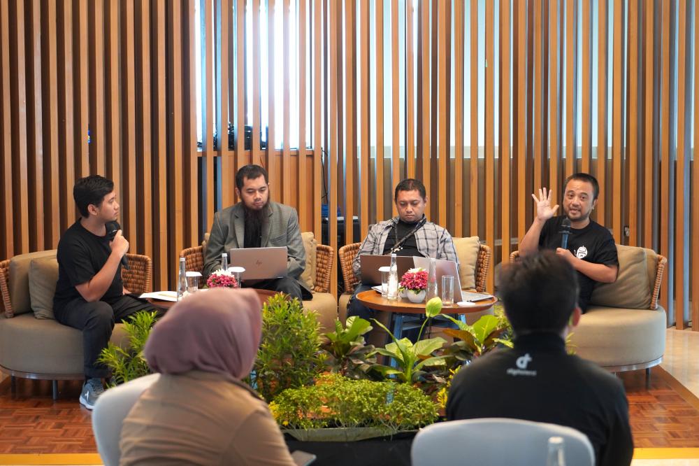 Para narasumber saat menyampaikan paparan dalam kegiatan BOTcamp Artificial Intelligent bidang spektrum frekuensi radio, Kamis (30/11/2023).
