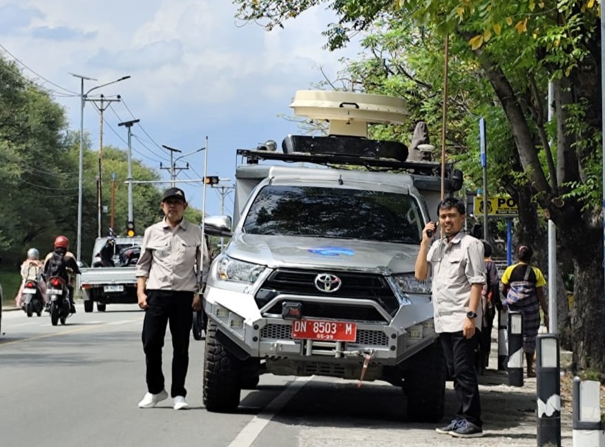 Petugas dari Balmon Plku bersiaga dalam mendukung kelancaran komunikasi selama Palu Communication Transmission Exercise 2024, yang diselenggarakan di Kota Palu, Rabu (25/09/2024)