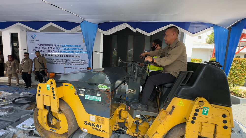 Foto: Jaga Komunikasi Tetap Aman, Balmon Semarang Musnahkan 144 Perangkat Telekomunikasi Ilegal