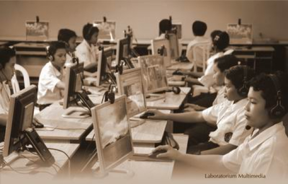 Ilustrasi: Sumber ilustrasi: pakarfisika.files. wordpress. com/2008/04 /laboratorium _multimedia_ pakarfisika.j