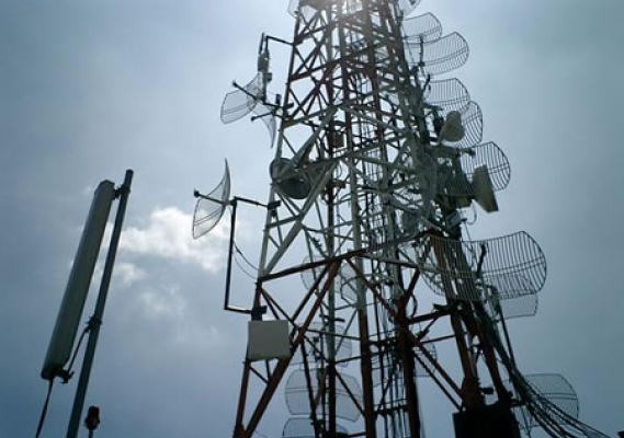 Ilustrasi: Sumber ilustrasi: semarangcyber.com /kadin/wp-content/uploads/2011/09/tower-operator-telekomunikasi.