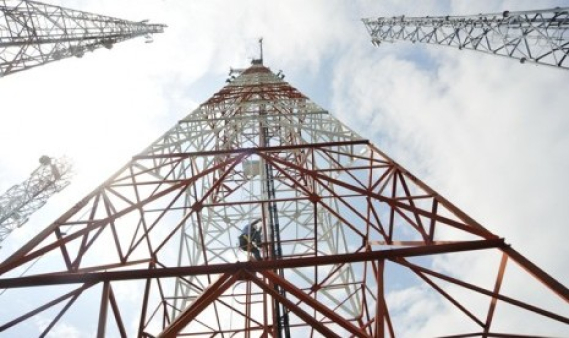 Ilustrasi: http://web.kominfo.go.id/sites/default/files/users/1536/tower-base-transceiver-station-bts-salah-sat