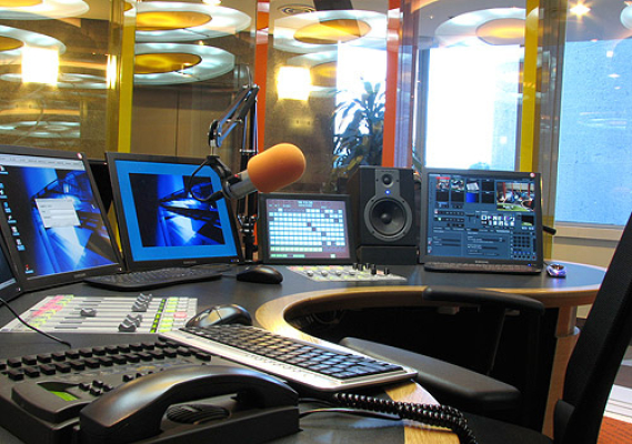 Ilustrasi: Siaran Pers Tentang Kominfo akan Keluarkan 63 Izin Penyelenggaraan Penyiaran