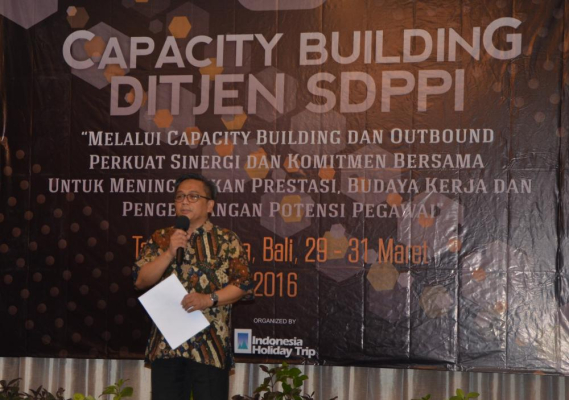 Ilustrasi: Dirjen SDPPI, Muhammad Budi Setiawan membuka kegiatan Capacity Building/outbound Ditjen SDPPI Tahun 2016