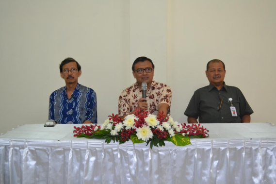 Ilustrasi: Direktur Pengendalian SDPPI membuka workshop pemeliharaan stasiun monitor frekuensi radio di Balmon Kelas II Yogyakarta