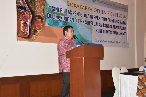 Ilustrasi: Setditjen SDPPI, Sadjan menutup kegitan LokakaryaDitjen DPPI 2016 (26/5). Kegitan yang dilangsungkan dari tanggal 25-26 Mei  di puatkan di Yogyakarta degan melibatkan peserta dari 37 UPT Monitor Spektrum Frekuensi Radio