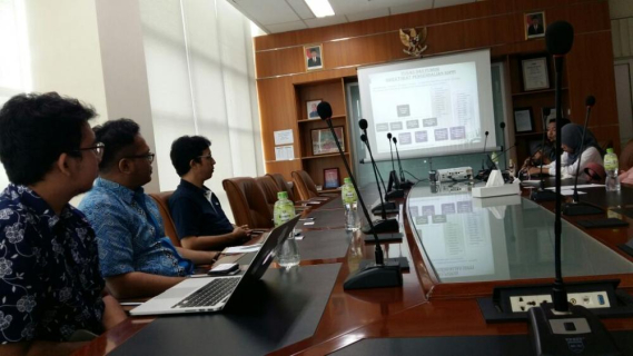 Ilustrasi: Direktorat Pengendalian Ditjen SDPPI Kemkominfo di kantor Unit Pelaksana Teknis (UPT) Bandung, Jawa Barat (20/7) mengadakan rapat bersama penyedia lapak online atau pelaku e-commerce menyusul semakin maraknya perdagangan alat dan perangkat telekomunikasi secara online.