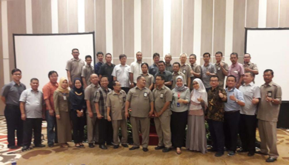 Ilustrasi: Peserta Workshop SMFR berfoto bersama. Kegiatan ini diselenggarakan dengan tujuan untuk meningkatkan kompetensi pada pejabat pengendali frekuensi dilingkungan Direktorat Jenderal Sumber Daya dan Perangkat Pos dan Informatika dibuka oleh oleh Kepala Balai Monitoring Kelas II Palembang Muhamad Saleh (31/10)
