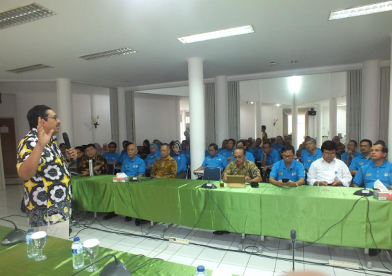 Ilustrasi: Dirjen SDPPI Ismail memberikan arahan dalam rapat koordinasi pembahasan silabus pelatihan Radio Frequency Monitoring (RFM) , kegiatan tersebut juga dijadikan ajang temu kerja alumni RFM UNDP-ITU 1986 di Wisma Cidokom, Jumat (23/2)