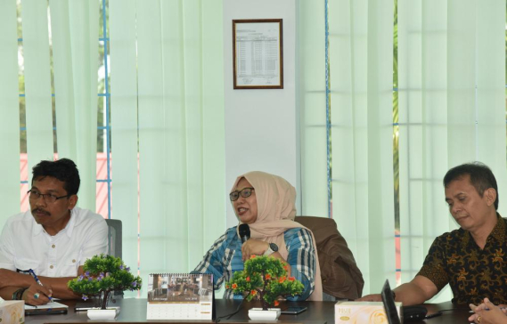 Ilustrasi: Kasubdit Monitoring dan Penertiban Perangkat Pos dan Informatika Ditjen SDPPI Irawati Tjipto Priyanti saat memimpin rapat brainstorming kegiatan monitoring dan penertiban alat serta perangkat telekomunikasi di Batam, Kepulauan Riau, Selasa (27/2).