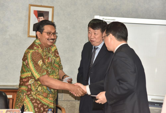 Ilustrasi: Dirjen SDPPI, Ismail (kiri) menerima kunjungan China Telecommunication Technology Lab (CTTL) ke kantor pusat Ditjen SDPPI  di Jakarta, Rabu (27/3)