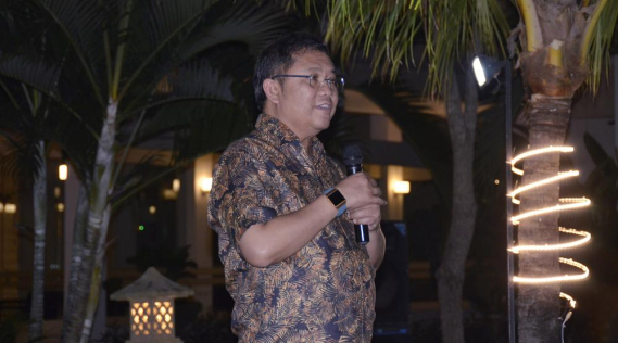 Ilustrasi: Menkominfo Rudiantara memberikan sambutan dalam perpisahan Kabalmon Kelas I Jakarta Hercules Tupal Sitorus dan Kabalmon Kelas I Yogyakarta Slamet Wibowo, yang memasuki masa pensiun, disela Monev Capaian Kinerja Triwulan I 2018 Ditjen SDPPI di Mataram, Nusa Tenggara Barat, Jumat malam (4/5/2018)