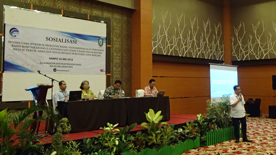 Ilustrasi: Para narasumber memaparkan mengenai penggunaan spektrum frekuensi radio dan perangkat telekomunikasi yang benar dan sesuai dengan ketentuan dalam sosialisasi yang diselenggarakan Balai Monitor Spektrum Frekuensi Radio Kelas II Palangka Raya, Kalimantan Tengah, di Kota Sampit, Kamis (3/5/2018).