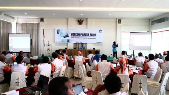Ilustrasi: Suasana Workshop Amatir Radio di Surabaya