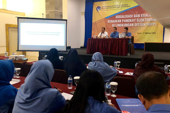 Ilustrasi: Kepala Sub Bagian Kepegawaian dan Organisasi, Setditjen SDPPI, Anak Agung (tengah) ketika membuka Sosialisasi dan Evaluasi Kenaikan Pangkat Elektronik 2018 di Bogor, Jawa Barat, Rabu (17/10/2018).