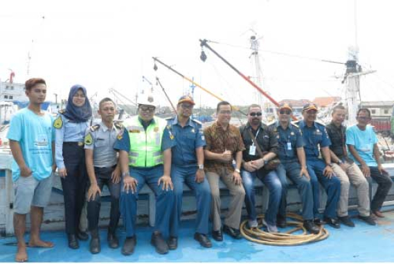 Ilustrasi: Kabalmon Kelas I Surabaya, Sensilaus Dore, disela sosialisasi “Tertib Penggunaan Frekuensi Radio Demi Keselamatan Pelayaran” di Pelabuhan Gresik, Jawa Timur, Kamis (29/11/2018).