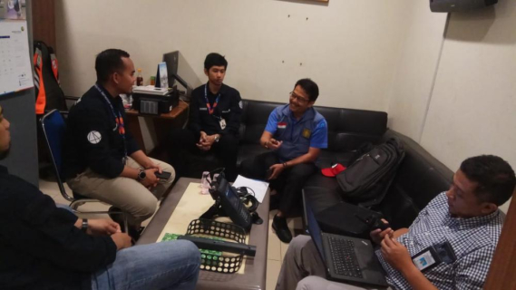 Ilustrasi: Tim Balmon Bandung melakukan inspeksi dalam rangka validasi ISR di Bandara Husein Sastranegara