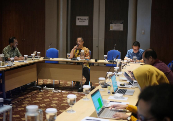 Ilustrasi: Sesditjen SDPPI R. Susanto saat memberikan arahan kepada para Pejabat Pengadaan/Jasa pada acara Rencana Umum Pengadaan Barang/Jasa 2020, Bogor (26/12/2019)