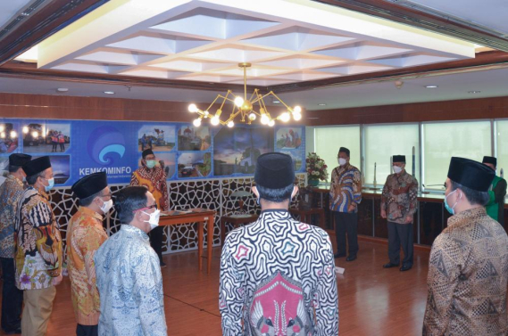 Ilustrasi: . “Peraturan-peraturan yang terkait dengan spektrum frekuensi radio sifatnya global, maka dari itu wawasan harus global juga,” kata Dirjen SDPPI pada Pelantikan Pejabat Fungsional Pengendali Frekuensi Radio Tingkat Keahlian, Rabu (17/02/2021).