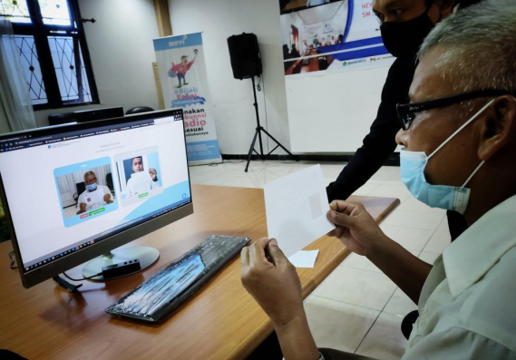 Ilustrasi: Peserta ujian melakukan validasi peserta sebelum mengikuti Ujian Negara Amatir Radio Computer Assisted Test (UNAR CAT) Regular II Tahun 202, Manado (25/02/2021)