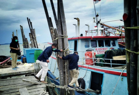 Ilustrasi: Tim Balai Monitor Spektrum Frekuensi Radio Kelas II Batam (Balmon Batam) mendatangi langsung sejumlah agen kapal dan pemilik kapal nelayan di Tanjung Balai Karimun. Kegiatan digelar dalam rangkaian Program Maritim On The Spot (MOTS), 4 sampai 6 Agustus 2021. Batam (6/8/2021)