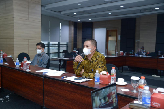 Ilustrasi: Kepala BBPPT, Tony Tovik, memberi penjelasan dalam Desk Evaluasi WBBM kepada Tim Penilai Nasional, Kamis (04/11/2021).