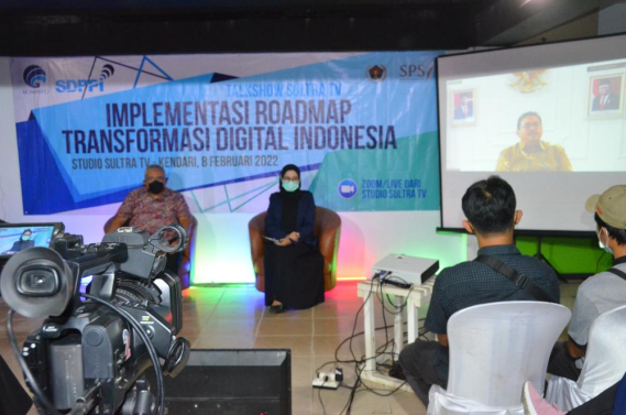 Ilustrasi: Dirjen SDPPI Ismail menjadi narasumber dalam Talkshow di SultraTV menyambut Hari Pers Nasional 2022 di Kendari, Selasa (08/02/2022).