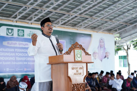 Ilustrasi: Direktur Jenderal Sumber Daya dan Perangkat Pos dan Informatika (Dirjen SDPPI) Kementerian Komunikasi dan Informatika (Kemkominfo) Ismail memberikan Kuliah Umum di Pondok Pesantren Syaikh Zainuddin NW Anjani, Lombok Timur, Kamis (16/6/2022).
