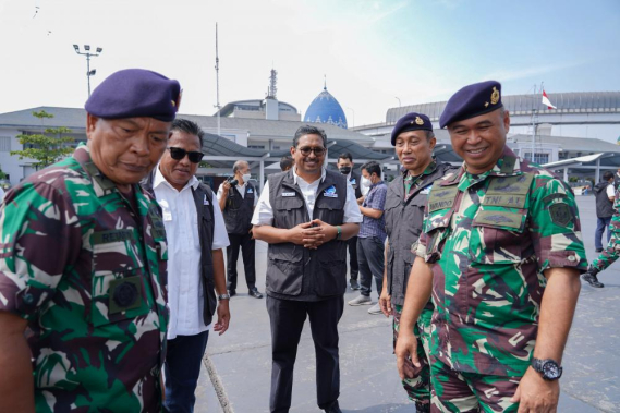 Ilustrasi: “Tahun ini kita dapat melaksanakan operasi penertiban spektrum frekuensi radio serentak secara nasional dan melaksanakan apel bersama antara Ditjen SDPPI dan TNI AL, yang dalam tahun-tahun sebelumnya belum pernah terlaksana,” ucap Ismail usai acara apel bersama Operasi Penertiban Spektrum Frekuensi Radio Serentak Secara Nasional Tahun 2022 di atas KRI Banda Aceh-593, Kolinlamil Tanjung Priok, Jakarta Utara, Selasa (21/6/2022).