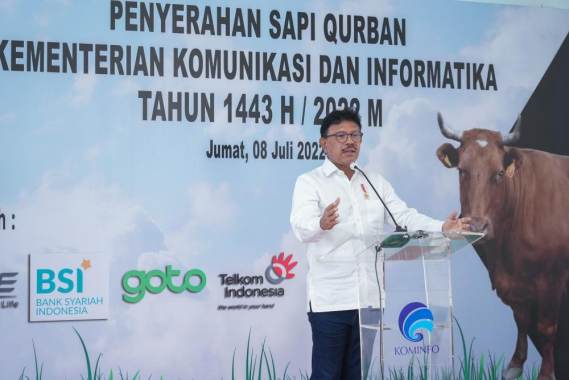 Ilustrasi: Menteri Kominfo, Jhonny G. Plate, memberi Sambutan saat kegiatan penyerahan hewan kurban bertempat di Merdeka Barat No.9 , Jakarta pada Jum'at (08/07/2022)