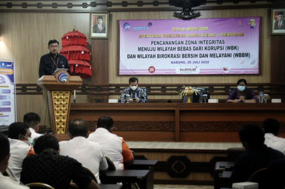 Ilustrasi: Kepala Balai Monitor Spektrum Frekuensi Radio (SFR) Kelas I Denpasar, Zainullah Manan mendeklarasikan pencanangan Zona Integritas menuju Wilayah Bebas dari Korupsi (WBK) dan Wilayah Birokrasi Bersih dan Melayani (WBBM). Rabu (20/07/2022)