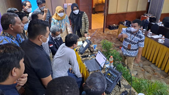 Ilustrasi: Peserta workshop mendapatkan penjelasan teori maupun praktik dari narasumber.