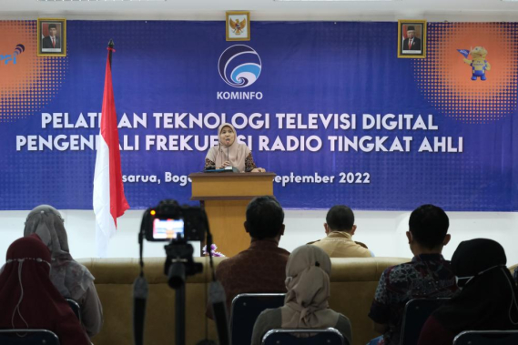 Ilustrasi: Siti Chadidjah Ketua Tim Manajemen SDM, Organisasi dan RB menyampaikan harapan terhadap para peserta pelatihan teknologi TV Digital, Selasa (13/09/2022).
