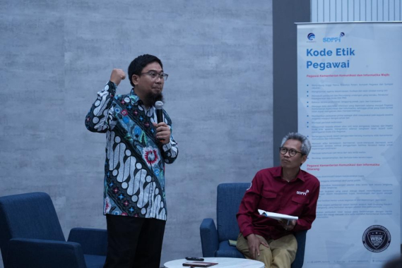 Ilustrasi: Muh. Indra Furqon Widyaiswara dari KPK, salah satu narasumber dalam kegiatan internalisasi ZI Direktorat Standardisasi PPI didampingi moderator Heru Yuni, Depok (11/05/2023).