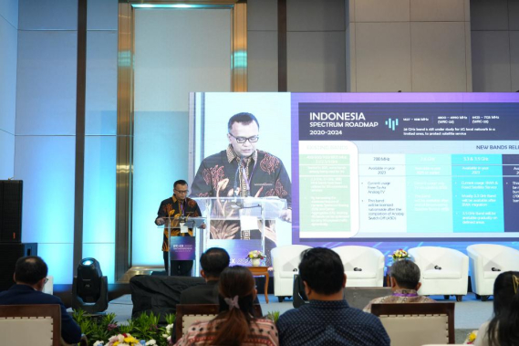 Ilustrasi: Direktur Penataan Sumber Daya Denny Setiawan menyampaikan materi terkait implementasi 5G di Indonesia pada acara DTI-CX 2023 , Kamis (27/07/2023).