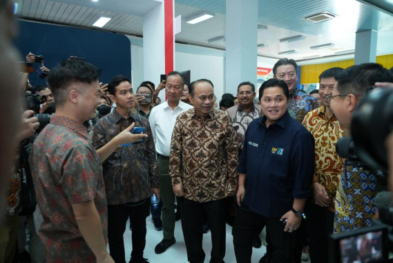 Ilustrasi: Menkominfo Budi Arie Setiadi beserta Menteri BUMN Erick Tohir, Walikota Solo Gibran Rakabuming, dan Dirjen SDPPI Ismail dalam suatu kesempatan di kegiatan di Solo Techno Park, Selasa (31/10/2023).