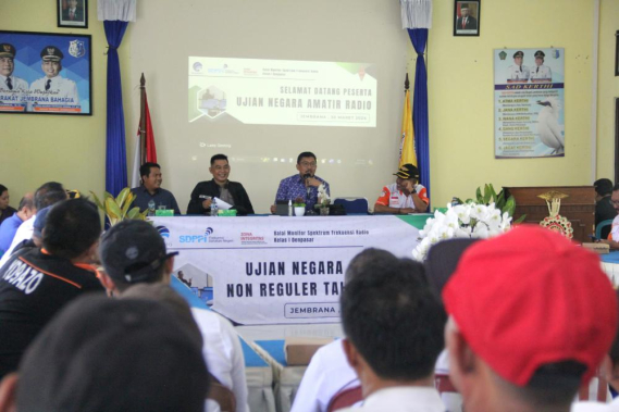 Ilustrasi: Kepala Balai Monitor Frekuensi Kelas I Denpasar, Zainullah Manan saat memberi sambutan pada Kegiatan Ujian Negara Amatir Radio Non Reguler (UNAR) pertama  di Kabupaten Jembrana. Sabtu (30/03/2024.